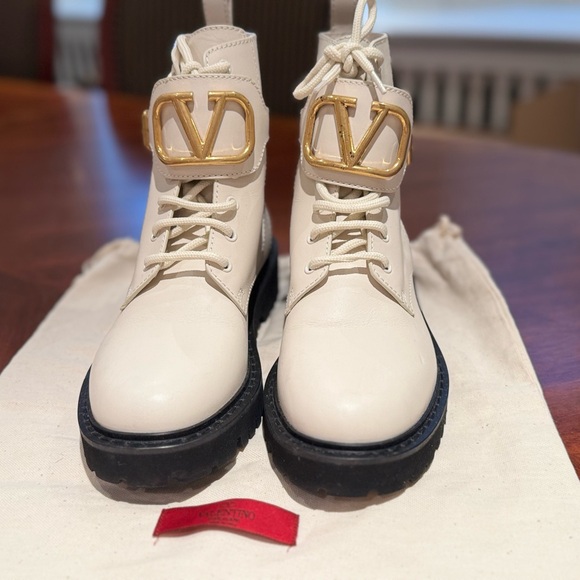 Authentic Valentino Garavani Vlogo Leather Ankle Boots - Picture 2 of 10